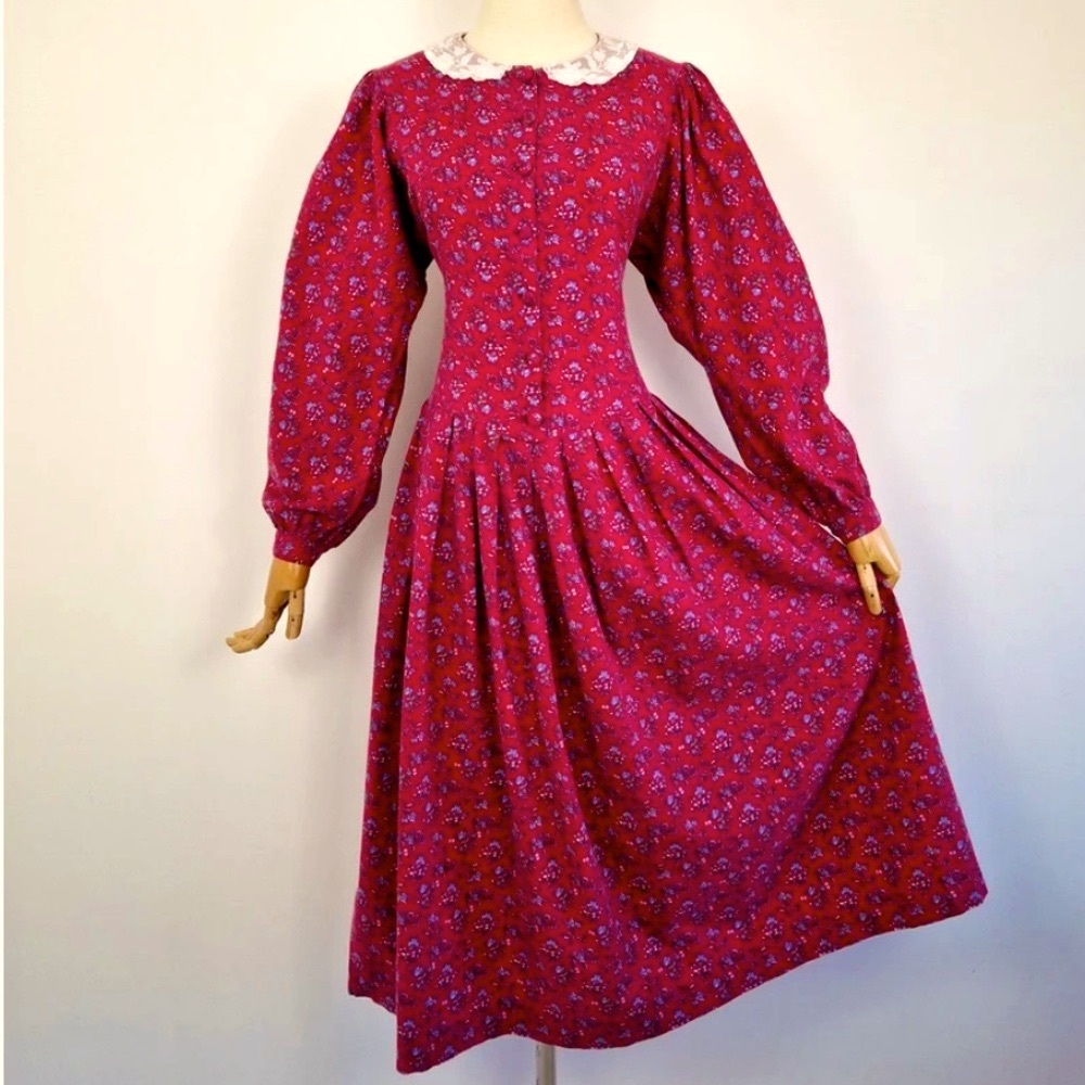 Vintage 80’s Laura Ashley cottage core floral dress with lace collar.